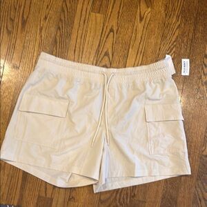 NWT Old Navy Stretchtech high-rise 5” inseam cream women’s shorts size XL